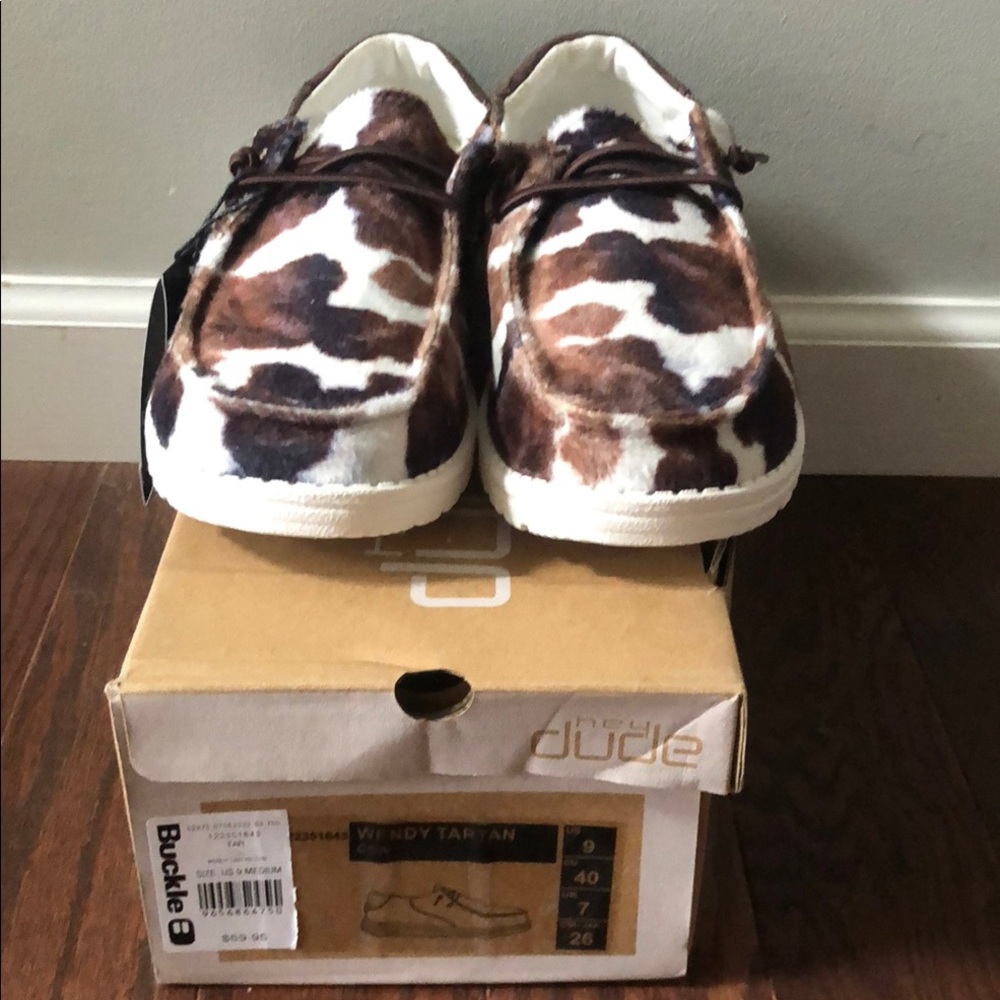 Women’s Cow Print Shoes size 9 NWT